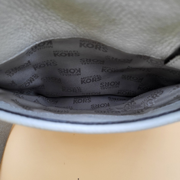 Michael Kors Cream Crossbody Bag - Picture 4 of 8